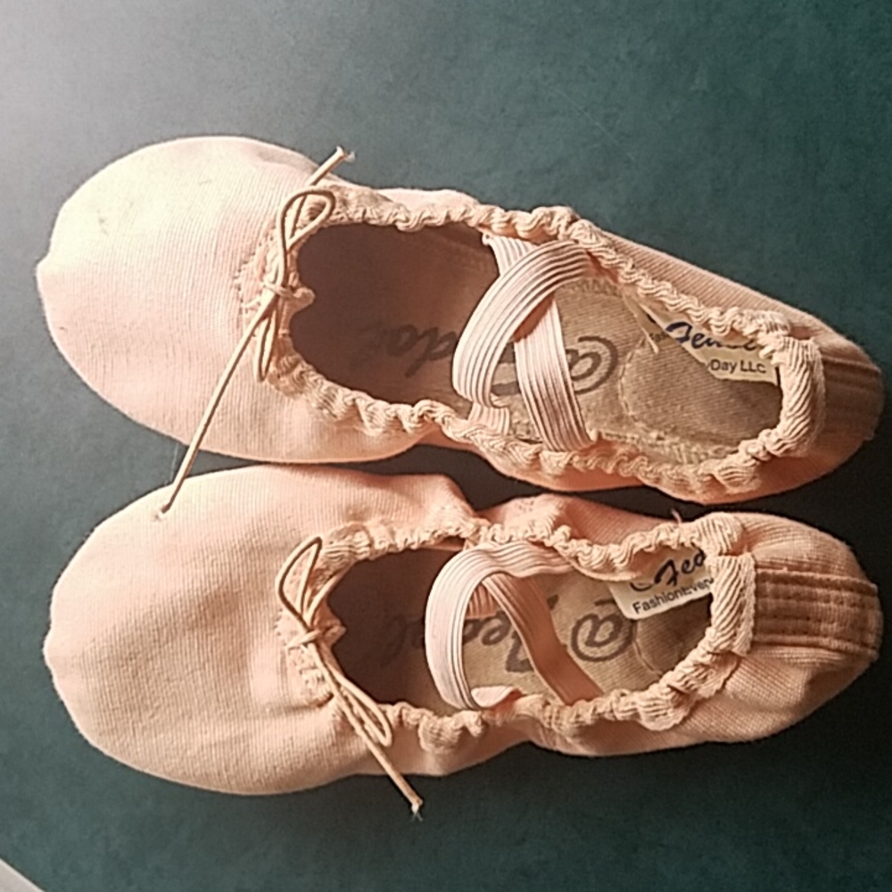 Girl's Pink Canvas Split-sole Ballet Slippers Shoes size 2 (21cm measured)